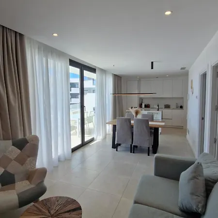 Mara's Higueron West - Premium Dual - 3 Community Pools