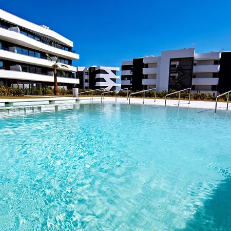 Mara's Higueron West - Premium Dual - 3 Community Pools Appartement