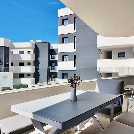 Mara's Higueron West - Premium Dual - 3 Community Pools