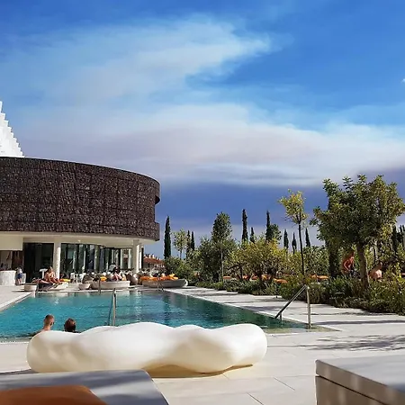 Mara's Higueron West - Premium Dual - 3 Community Pools